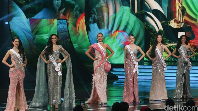 Empat finalis Puteri Indonesia yang melaju ke babak top 4 ini sebelumnya adalah top 6. Mereka yang sampai ke top 6 adalah wakil asal Yogyakarta, Jawa Timur, DKI Jakarta, Bali, Jawa Barat dan Banten. Foto: Rifkianto Nugroho/Detikcom