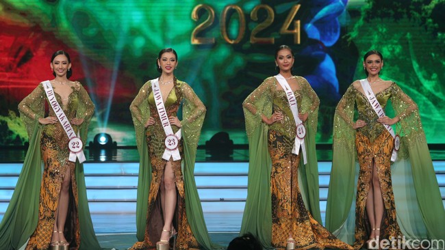 Inilah top 4 Puteri Indonesia 2024: Harastha Haifa Zahra asal Jawa Barat, Sophie Kirana asal Yogyakarta, Ketut Permata Juliastrid asal Bali dan Melati Tedja asal Jawa Timur. Foto: Rifkianto Nugroho/Detikcom