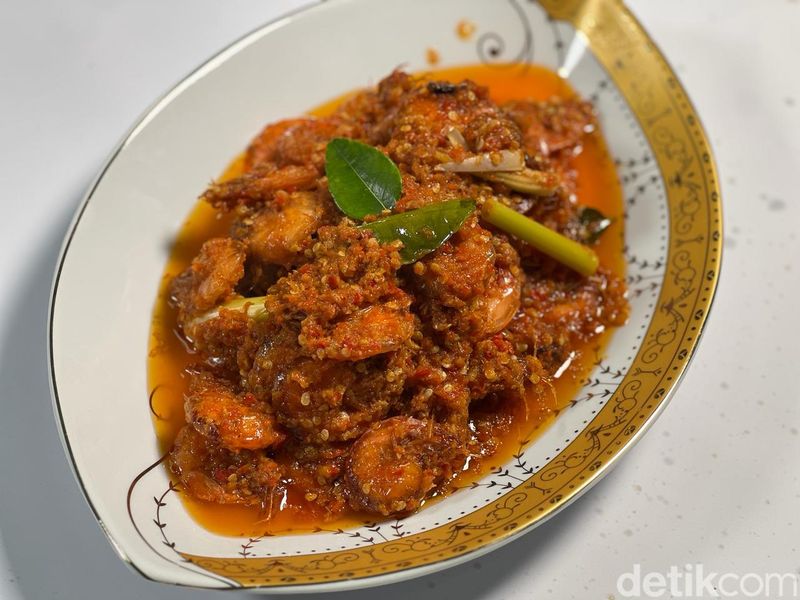 Udang yang sudah jadi bisa langsung disantap. Namun, jika ingin dijadikan stok, bisa tunggu kering dan kemas dalam wadah tertutup.