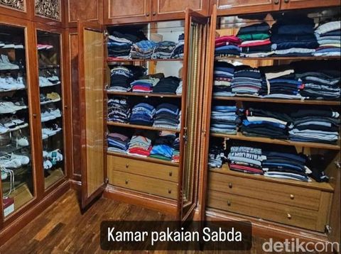 Wardrobe room Wulan Gurino di rumah Sabda Ahessa.