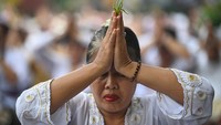 Di Jakarta, prosesi ini digelar di Pura Aditya Jaya, Rawamangun. ANTARA FOTO/Aditya Pradana Putra