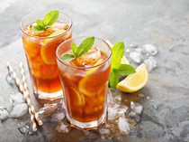 Minum Teh Sambil Makan Bisa Bikin Anemia, Mitos atau Fakta?