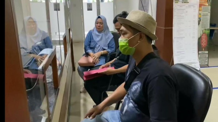 Isron Taib warga Tanjung Baru Ogan Ilir melapor ke SPKT Polda Sumsel
