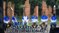 Momentum itu juga bertepatan dengan HUT DKI Jakarta ke-497. Hadiah yang akan diberikan dalam event ini yakni sekitar Rp3 miliar termasuk grand prize sebuah rumah untuk peserta yang berhasil memecahkan rekor marathon khusus bagi Warga Negara Indonesia (WNI).