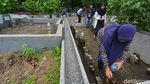 Jelang Ramadan, TPU Tembok Gede Mulai Dibanjiri Peziarah