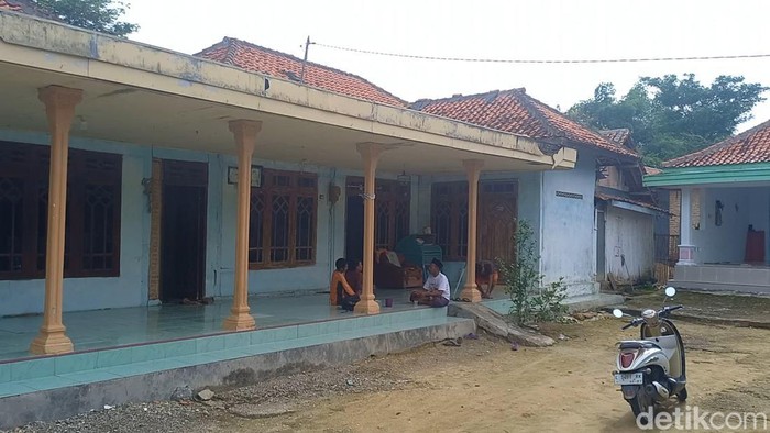 Keluarga ibu asal Bangkalan yang melahirkan bayi dengan kepala terputus di Sampang.