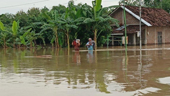 Kondisi banjir di Desa Tangkil, Kecamatan Sragen, Sragen, Minggu (10/3/2024).