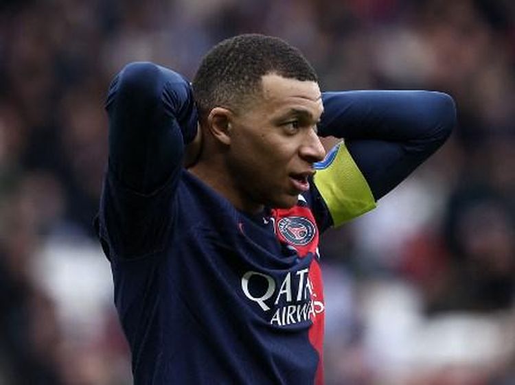 PSG Pelan-pelan Usir Mbappe