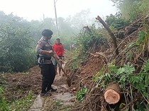 Longsor di Manggarai Timur, Arus Lalu Lintas Lumpuh