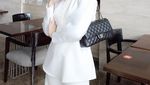 Pose Keren Melody Prima saat Ngopi Cantik di Kafe Kekinian