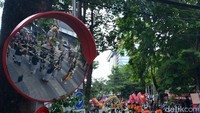 Tidak hanya ogoh-ogoh yang diarak dalam kegiatan tersebut. Sebagai bentuk tolenrasi dan memeriahkan, barongsai dan liong-liong juga ikut tampil dalam acara itu.