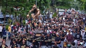 Meriahnya Pawai Ogoh-Ogoh di Kota Surabaya