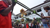Ada sekitar 7 ogoh-ogoh yang diarak mulai dari Bali Kota Surabaya.