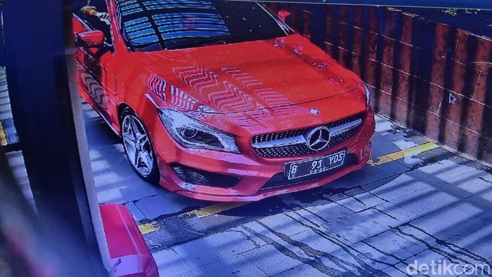 Mobil Mercy warga Jaksel sebelum ganti kulit usai dicuri eks sopir (dok istimewa)