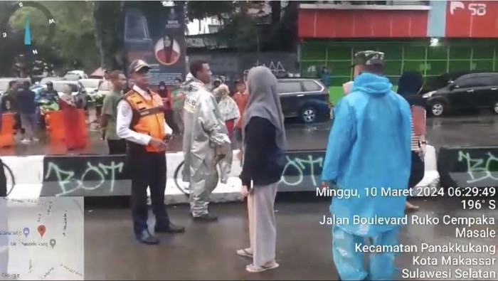 Momen petugas Dishub Makassar cekcok dengan pedagang di lokasi CFD.