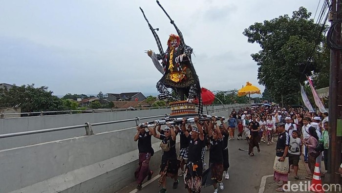 Ogoh-ogoh Diarak Keliling Kota Cimahi Jelang Nyepi