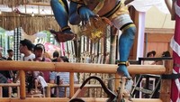 Ogoh-ogoh mini bertema Supat Kalakuta di Kasanga Festival 2024, Denpasar, pada Minggu (3/3/2024). Ogoh-ogoh itu menceritakan kemarahan Dewa Baruna lantaran manusia mencemari segara. Supat Kalakuta adalah hukuman dari Dewa Baruna yang melebur Kalakuta menjadi wabah antu prana atau penyakit mematikan