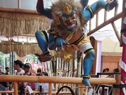 Ogoh-ogoh mini bertema Supat Kalakuta di Kasanga Festival 2024, Denpasar, pada Minggu (3/3/2024). Ogoh-ogoh itu menceritakan kemarahan Dewa Baruna lantaran manusia mencemari segara. Supat Kalakuta adalah hukuman dari Dewa Baruna yang melebur Kalakuta menjadi wabah antu prana atau penyakit mematikan