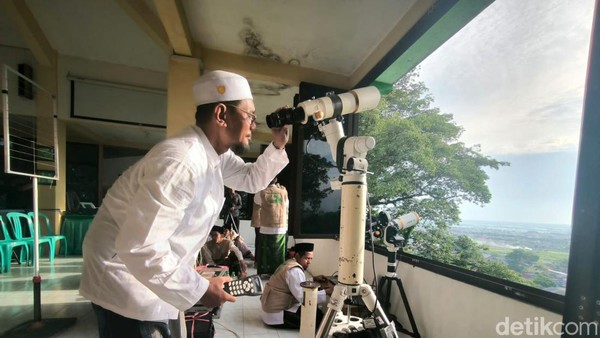 Potret Pemantauan Hilal Awal Ramadan di Bukit Condrodipo Gresik