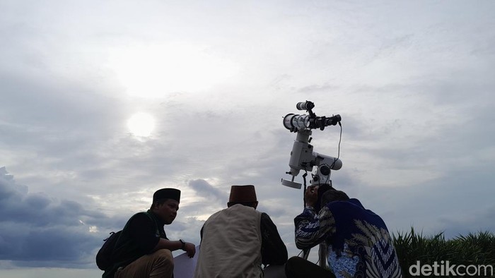 Pantauan hilal di Pangandaran.