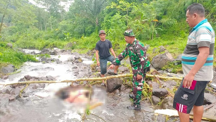 Penemuan warga terseret banjir di Probolinggo.