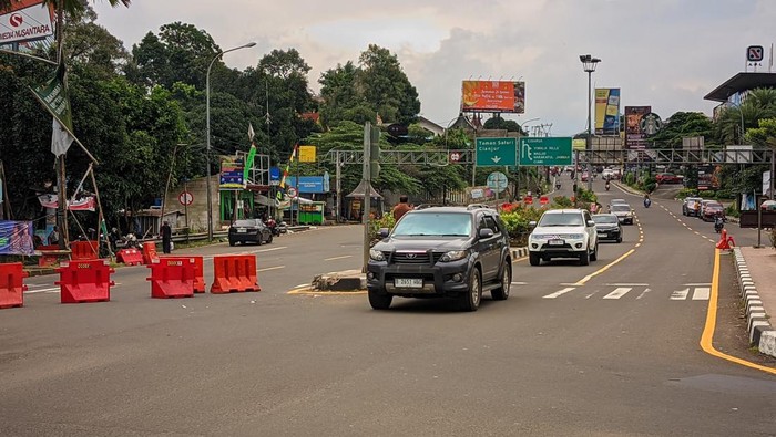 Polisi terapkan one way dari Puncak menuju Jakarta siang ini