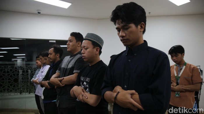 Potret Tarawih Pertama Muhammadiyah di Masjid At Tanwir Sejumlah warga Muhammadiyah menggelar salat Tarawih pertama Ramadan 1445 Hijriah hari ini, Minggu (10/3/2024).