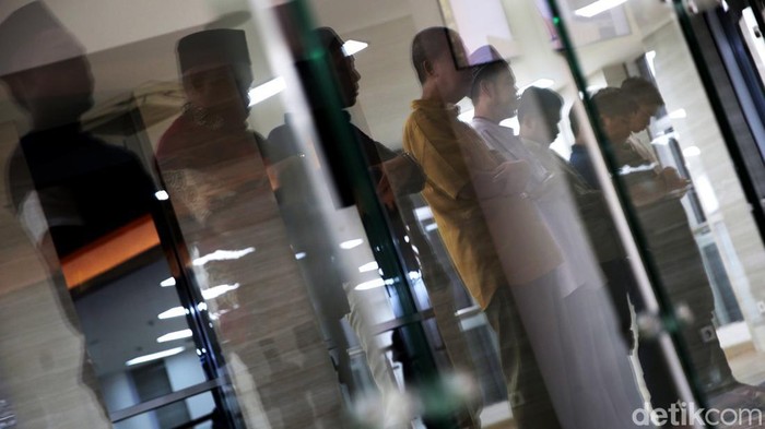 Potret Tarawih Pertama Muhammadiyah di Masjid At Tanwir Sejumlah warga Muhammadiyah menggelar salat Tarawih pertama Ramadan 1445 Hijriah hari ini, Minggu (10/3/2024).