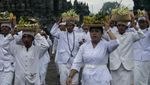 Prosesi Tawur Agung Jelang Nyepi di Candi Prambanan