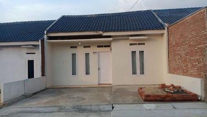 Tampilan depan rumah di Puri Rupi Indah