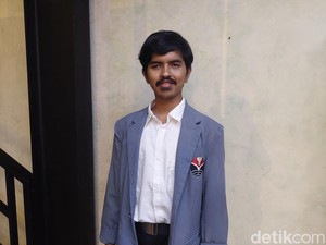 Semangat Ramdan Raih Pendidikan Tinggi Meski Mata Tak Sempurna