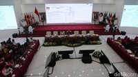 Prabowo-Gibran memimpin dengan perolehan 529.883 suara. Di posisi kedua pasangan nomor urut 1, Anies Baswedan dan Muhaimin Iskandar (Cak Imin) mendapat suara 204.348. 
