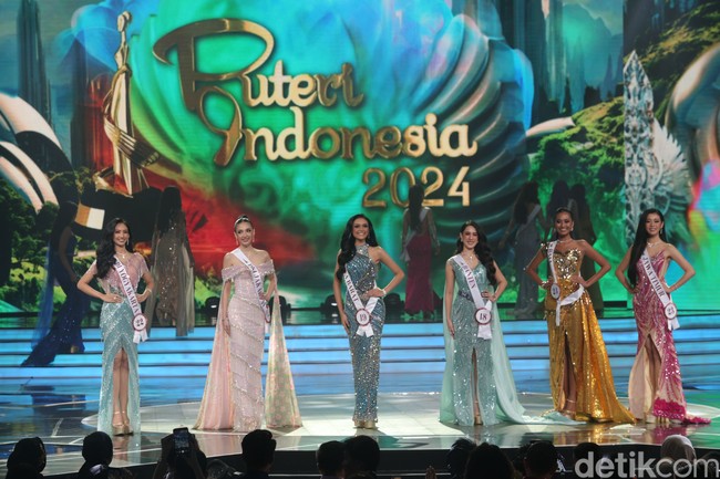 Perempuan 22 tahun ini lantas membawa pulang gelar Runner Up IV. “Berkaca pada pencapaian ini, aku sangat bersyukur untuk semua dukungan dan cinta dari sekelilingku. Sebuah pengingat untuk selalu mengucap syukur atas berkah di kehidupanku dan berjuang demi mencapai kesuksesan,” tulisnya di Instagram. (Foto: Rifkianto Nugroho/detikcom)