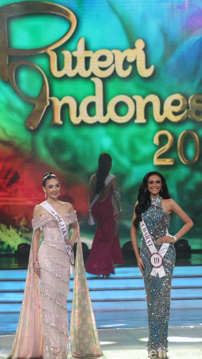 Ia tampil sebagai wakil DKI Jakarta 1. Di kontes kecantikan yang digelar Yayasan Puteri Indonesia (YPI) itu, Ghina berhasil mencapai 6 besar. (Foto: Rifkianto Nugroho/detikcom)