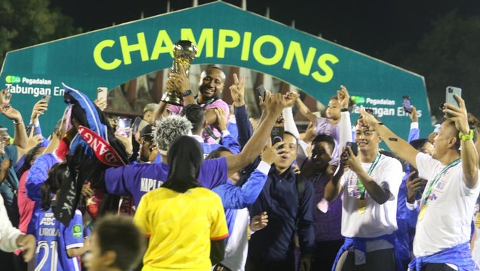 Selebrasi PSBS Biak usai menjuarai Liga 2 musim 2023/2024.