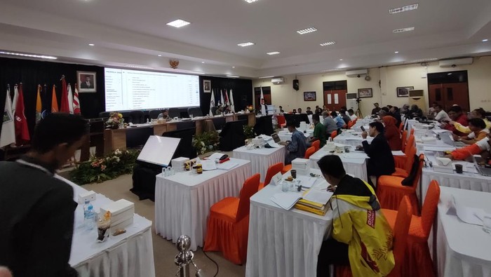 Suasana pleno rekapitulasi di KPU Banten