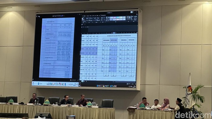 Suasana sidang pleno terbuka rekapitulasi suara tingkat KPU Sulsel.