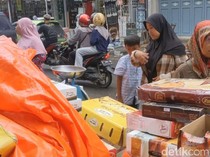 Toko Kurma di Cirebon Diserbu Warga Jelang Ramadan 2024