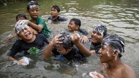 Tradisi yang dilakukan warga Kampung Babakan tersebut untuk menjaga warisan budaya serta sebagai simbol menyucikan diri menyambut bulan Ramadhan 1445 Hijriah.