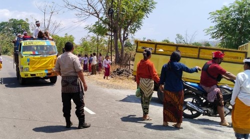 Prosesi melasti umat Hindu di Desa Oi Bura Kecamatan Tambora, Kabupaten Bima, NTB, sebelum perayaan Nyepi, Minggu (10/3/2/2024). (istimewa)