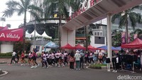 Tak hanya itu, ada juga komunitas lari yang juga ikut meramaikan closingan olahraga di CFD pada Minggu pagi hari ini. (Foto: DetikHealth/Salsa Dila Fitria Oktavianti)