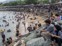 Wisata Pantai Kampung Nelayan Palu Ramai Jelang Ramadan