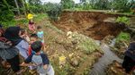 Jalan Antardesa di Pandeglang Ambles