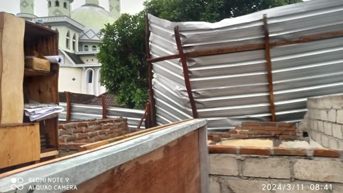 Angin puting beliung terjang 5 Kecamatan di Lombok Barat, 20 rumah warga rusak. Foto: Humas BPBD.