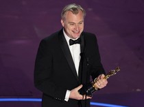 Christopher Nolan Diberi Gelar Kesatria dari Kerajaan Inggris