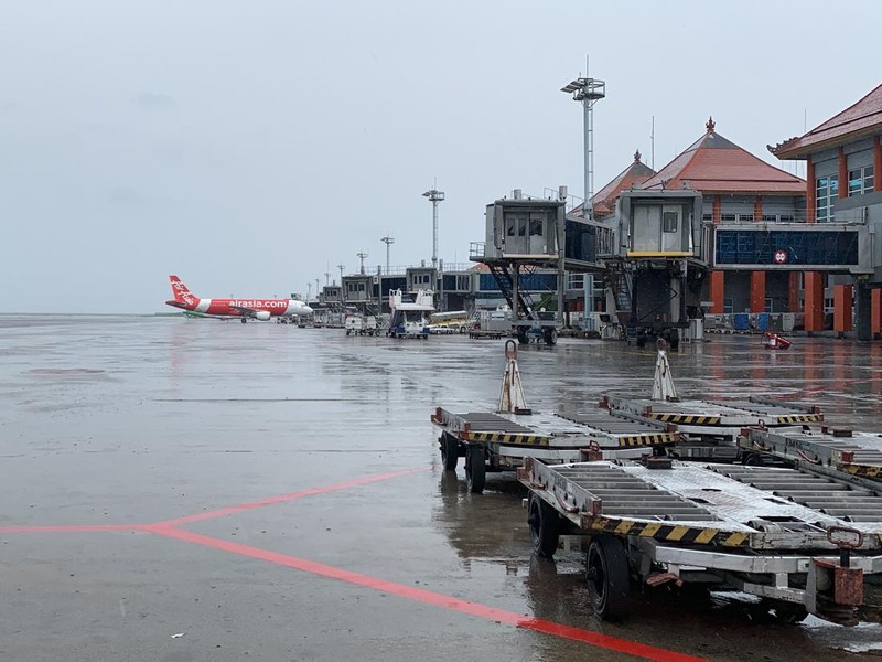 Pesawat terparkir di Bandara I Gusti Ngurah Rai saat Nyepi, Senin (11/3/2024).