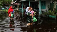 Curah hujan yang tinggi serta meluapnya Sungai Kahayan, Rungan, dan Sebangau mengakibatkan 16 kelurahan di empat kecamatan Kota Palangka Raya terendam banjir.