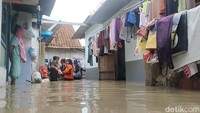 Genangan air banjir luapan Sungai Bengawan Solo/Foto: Ainur Rofiq/detikJatim