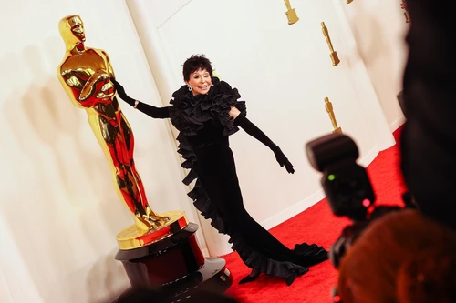 Emma Stone hingga Anya Taylor-Joy Bersinar di Red Carpet Oscar 2024