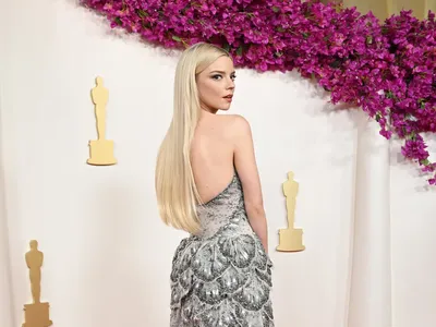 Emma Stone hingga Anya Taylor-Joy Bersinar di Red Carpet Oscar 2024